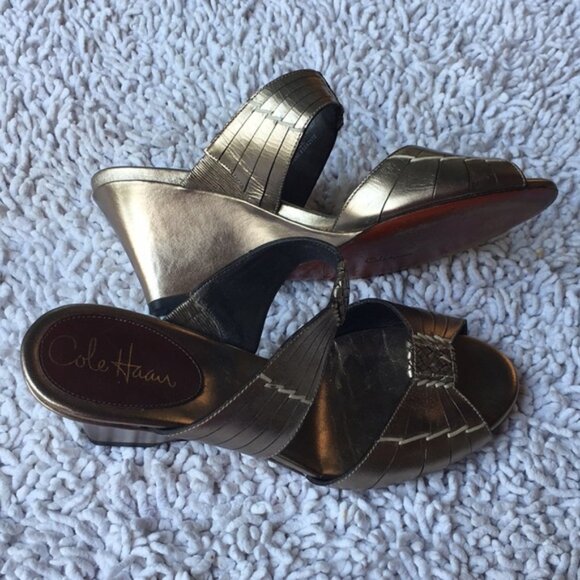 Cole Haan Shoe Gold Leather Slip On Woven Detail Peep Toe Wedges - Picture 2 of 6